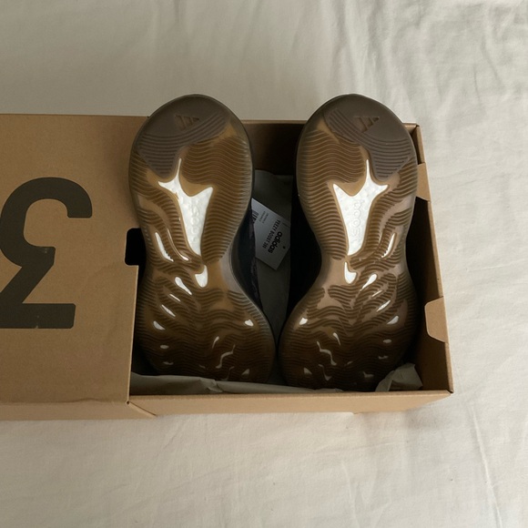 Adidas Yeezy Boost 380 - Picture 3 of 6